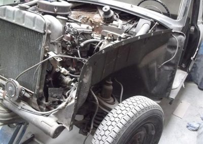 Bestattungsfahrzeug während des Umbaus