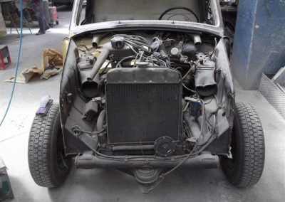 Bestattungsfahrzeug während des Umbaus