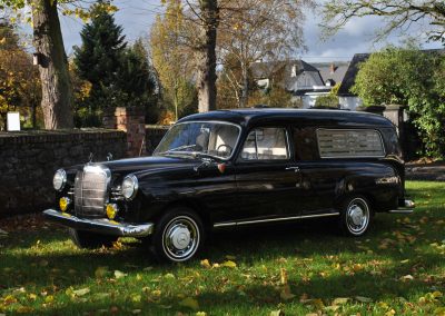 Bestattungsfahrzeug Mercedes Benz- Binz